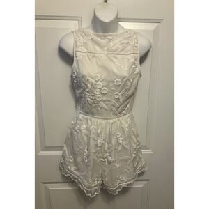 Tobi Cream Ivory Embroidered Romper Shorts Open‎ Back Size Small Women’s